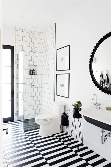 black and white bathroom inspo